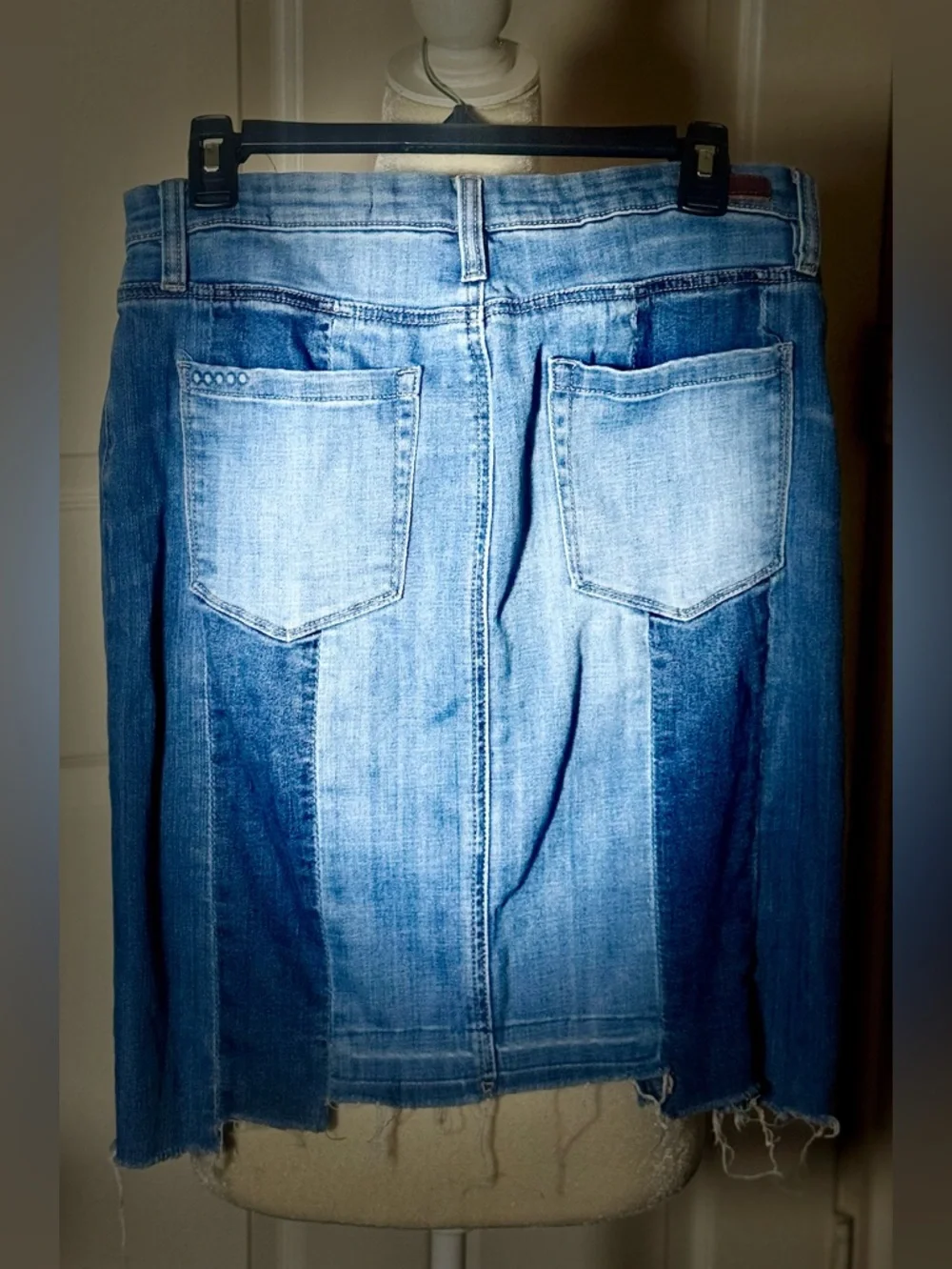 BlankNYC Patchwork Denim Pencil Skirt. Size 29 - Picture 3 of 6